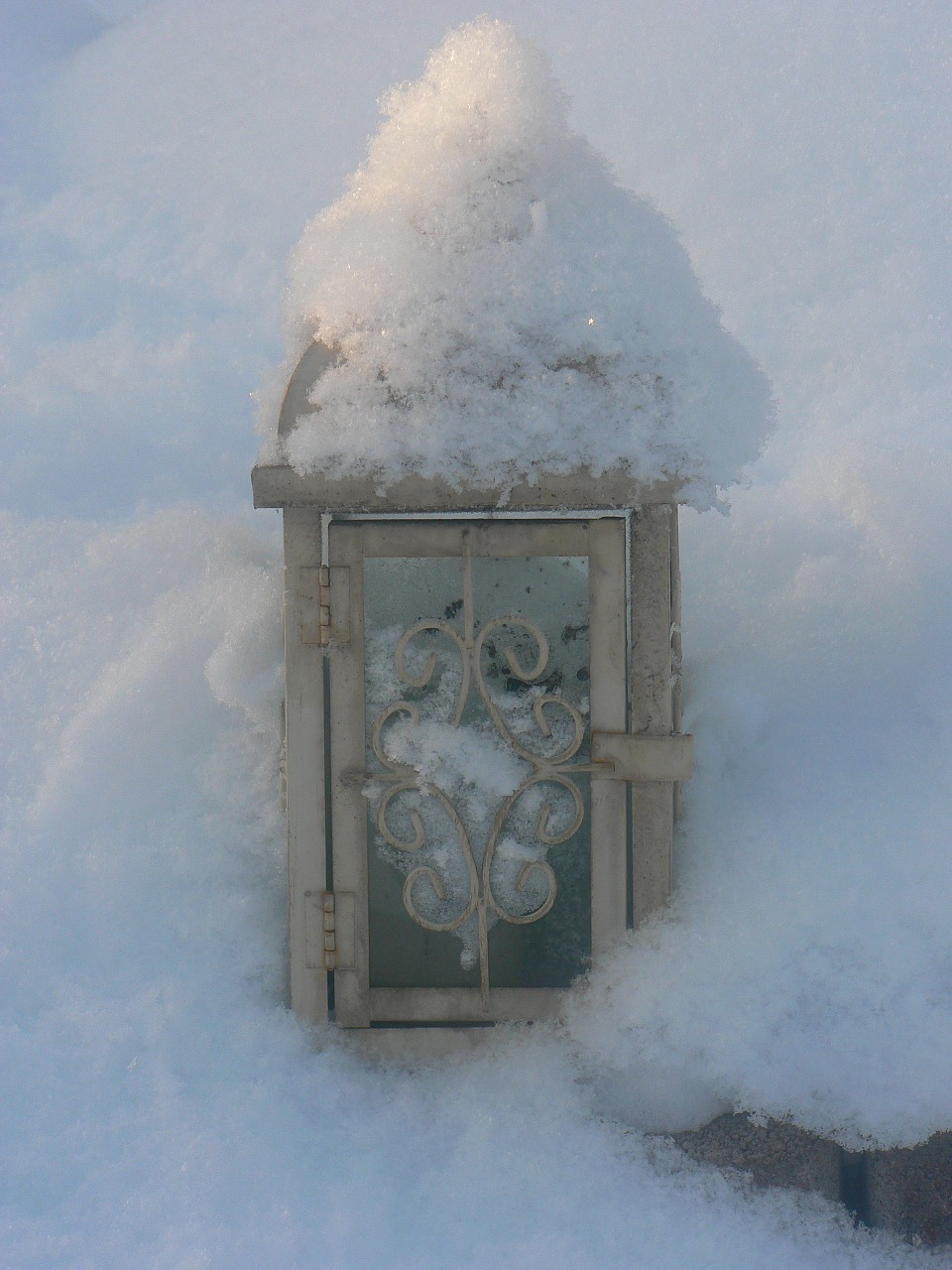 snow lantern frost free photo