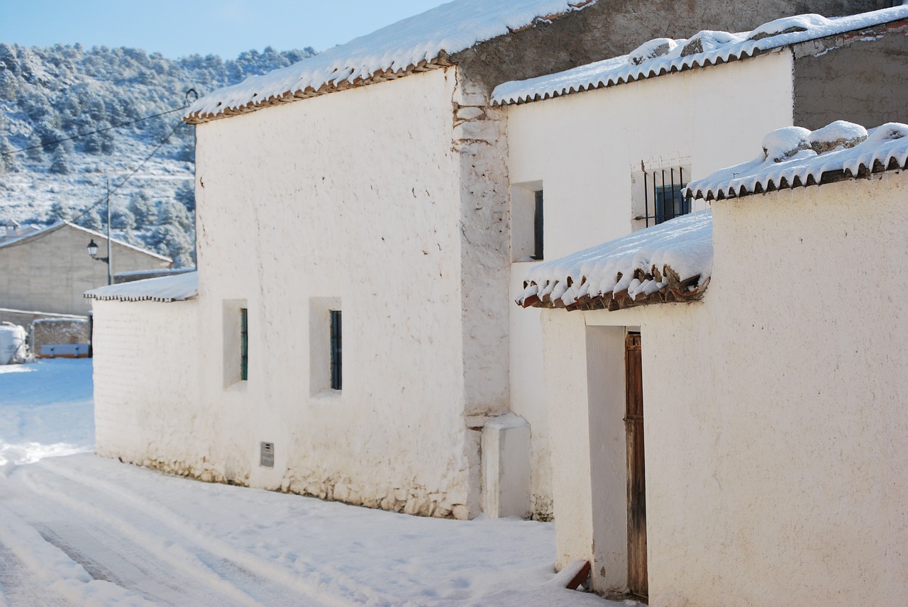 snow roof people free photo