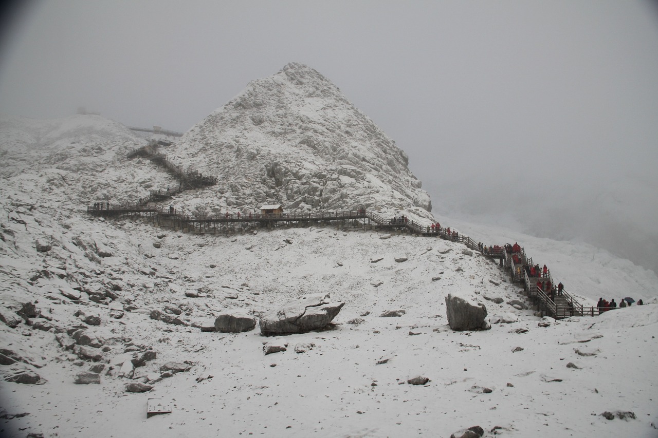 snow snow mountain winter free photo