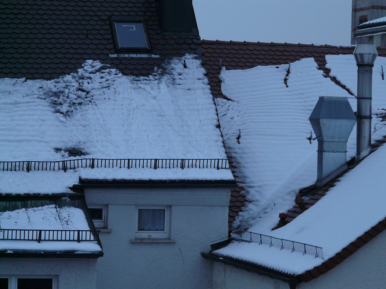 snow dachlawine roof free photo