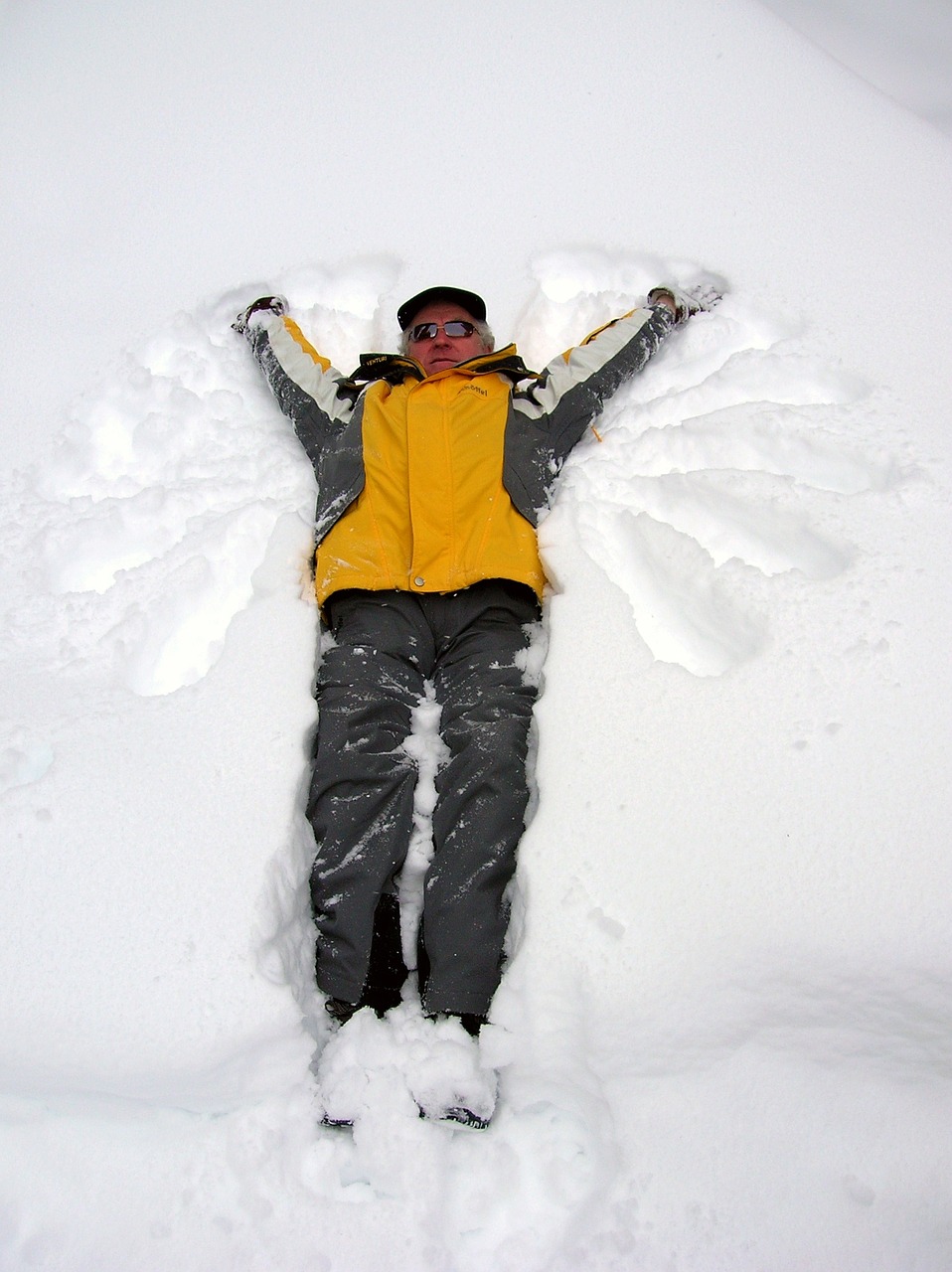 snow snow man riezlern free photo