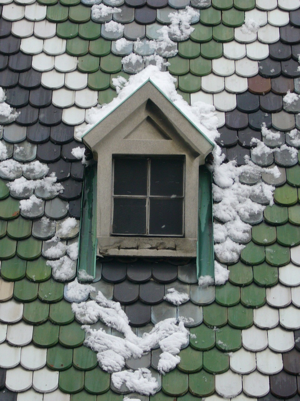 snow roof winter free photo