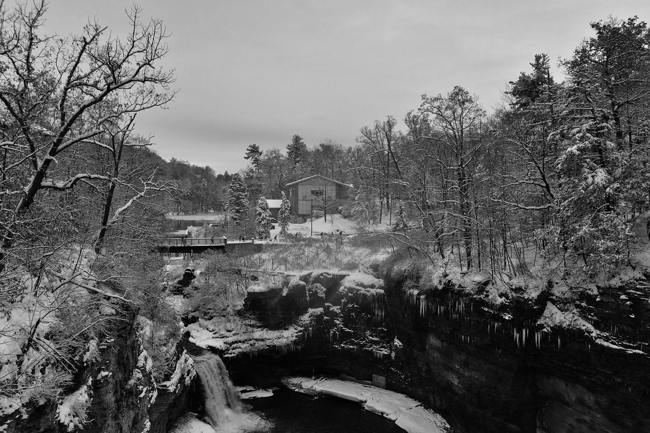 snow day  snow valley  snow landscape free photo