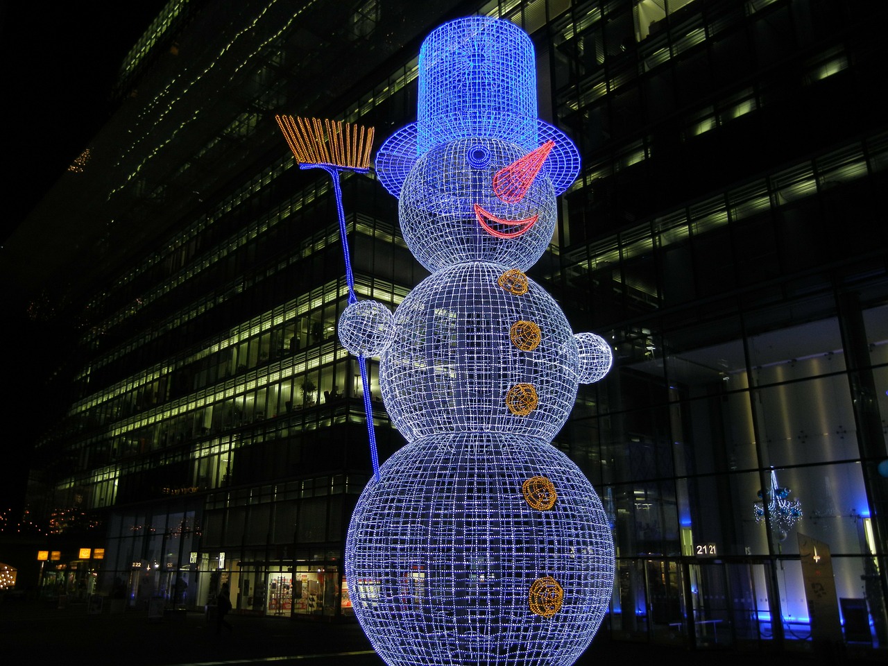 snow man berlin kurfürstendamm free photo