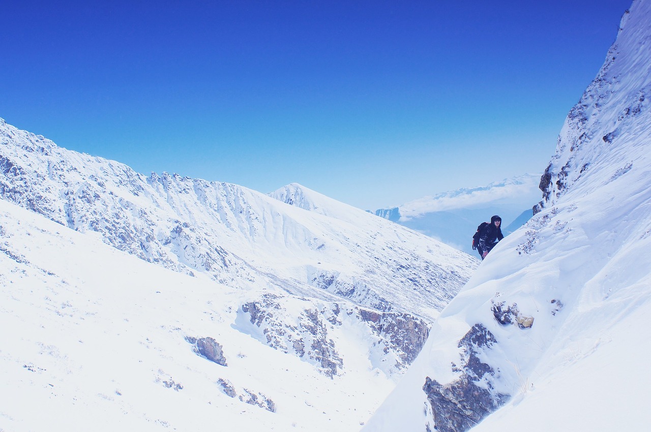 snow mountain mountaineer snow free photo