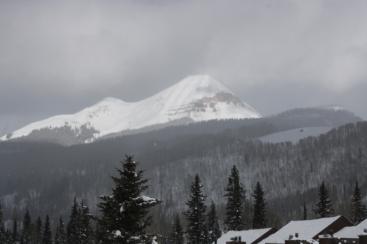 snow mountain colorado mountains scenic free photo