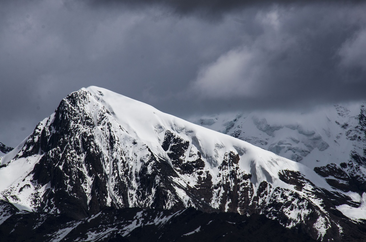 snow mountain cloud mountaineer free photo
