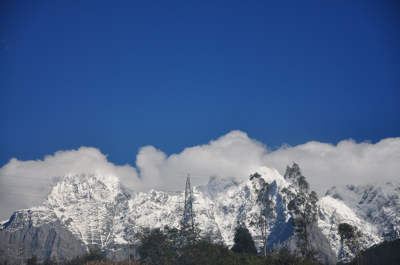 snow mountain in yunnan province cloud free photo