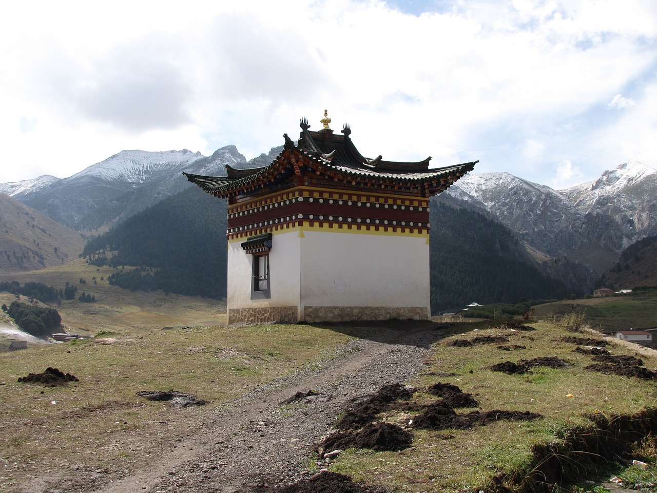 snow mountain tibetan building free photo