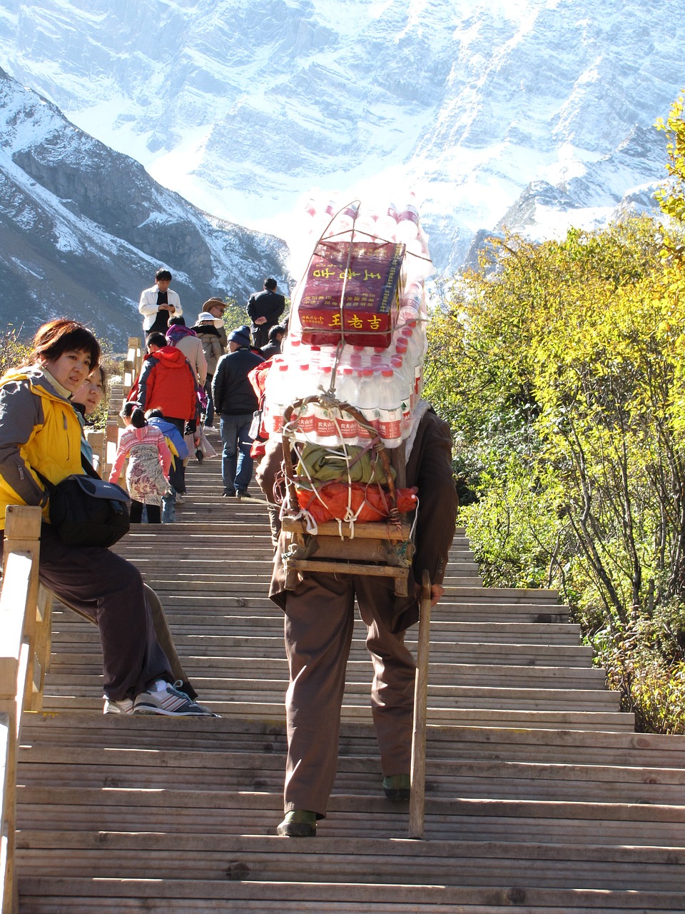 snow mountain pui shan workers character free photo