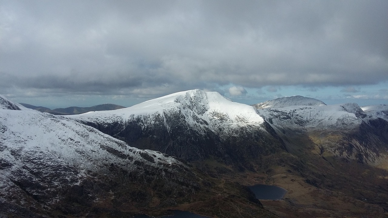 snowdonia snow mountains free photo