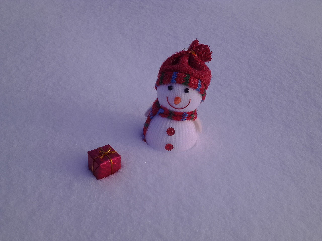 snowman gift red box snow free photo