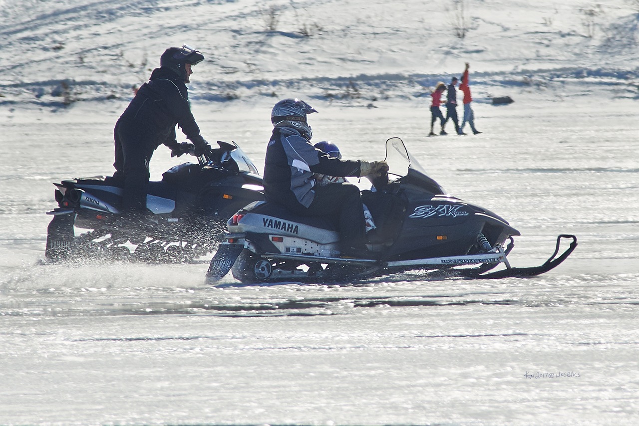 snowmobile winter family day free photo