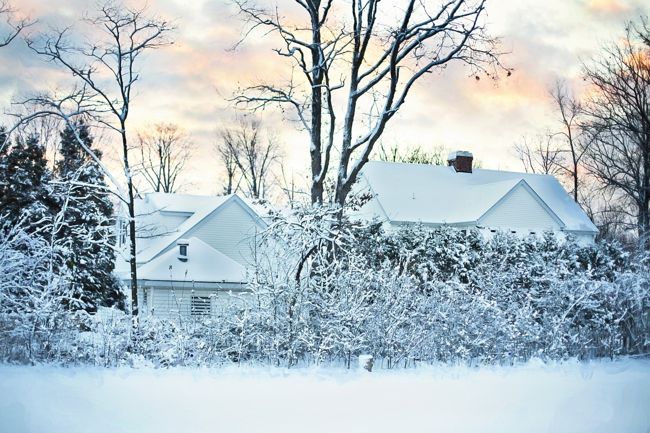 snowy winter house free photo