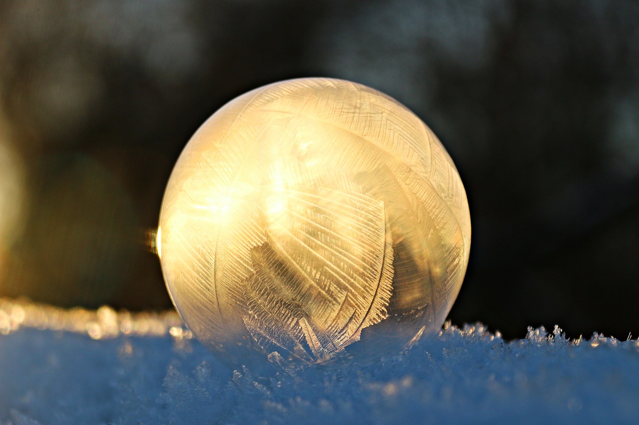 soap bubble eiskristalle ball free photo