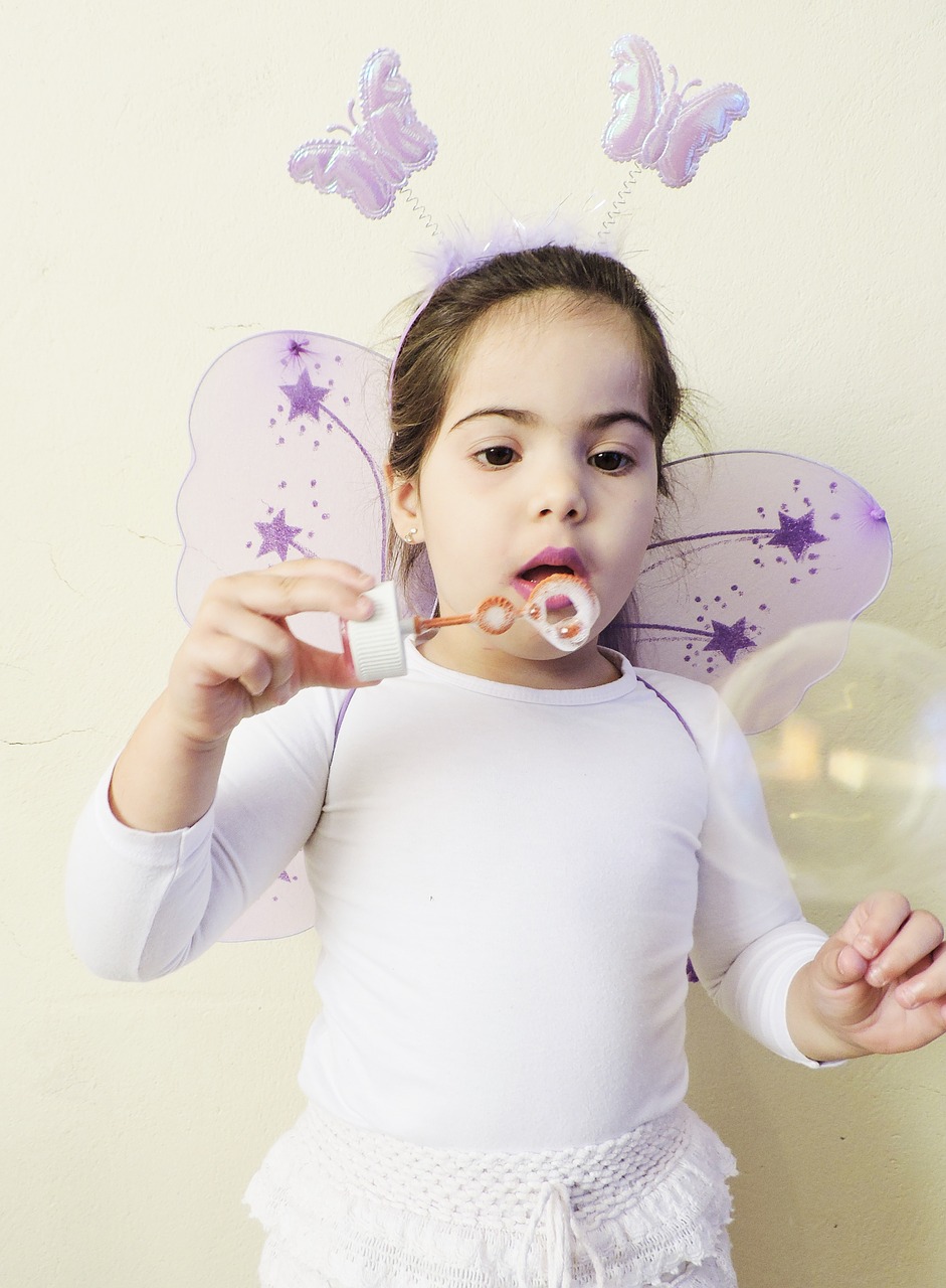 soap bubble playing girl free photo