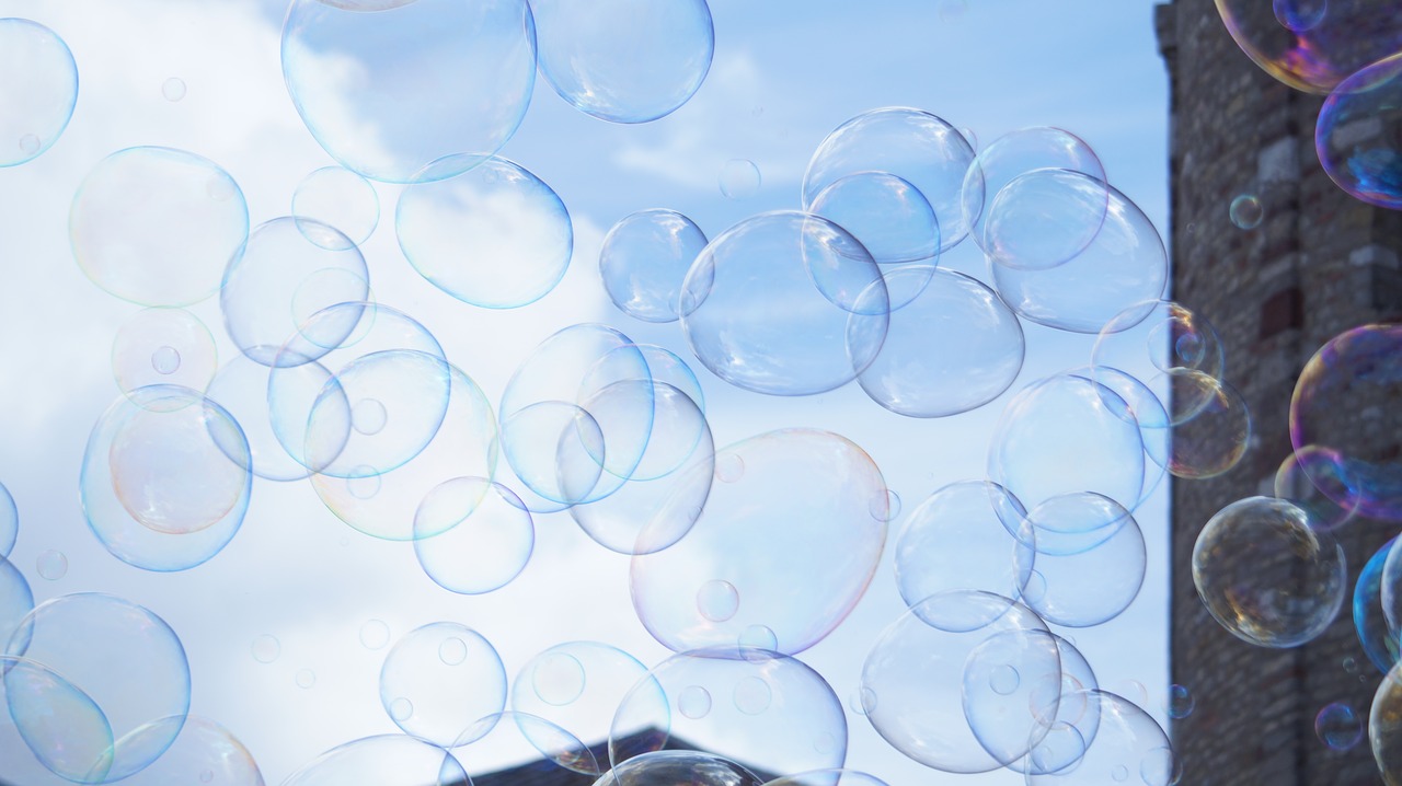 soap bubbles large wabbelig free photo