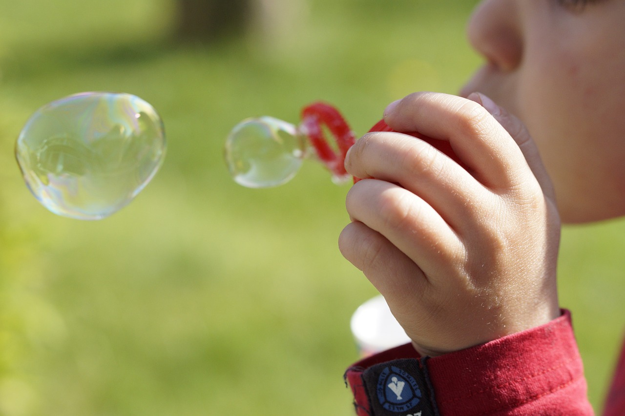 soap bubbles make soap bubbles child free photo