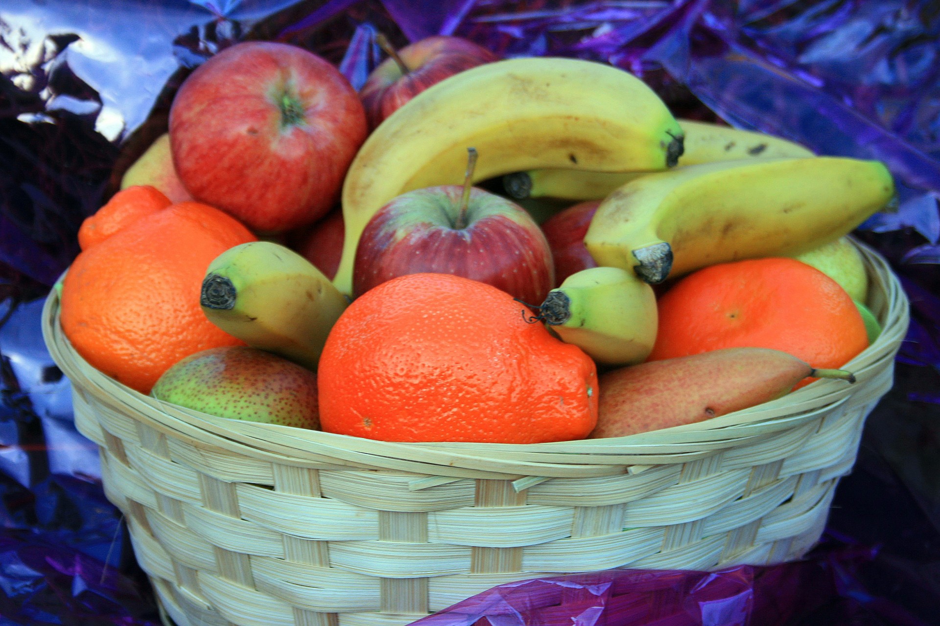 fruit apples bananas free photo