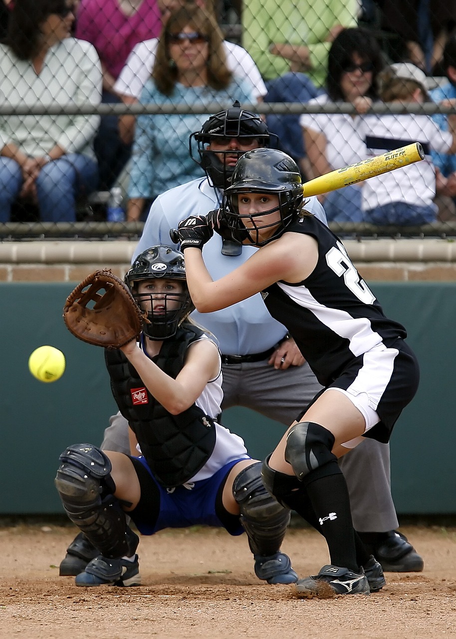 softball girls softball action free photo