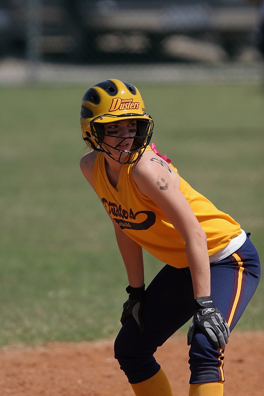 softball runner female free photo