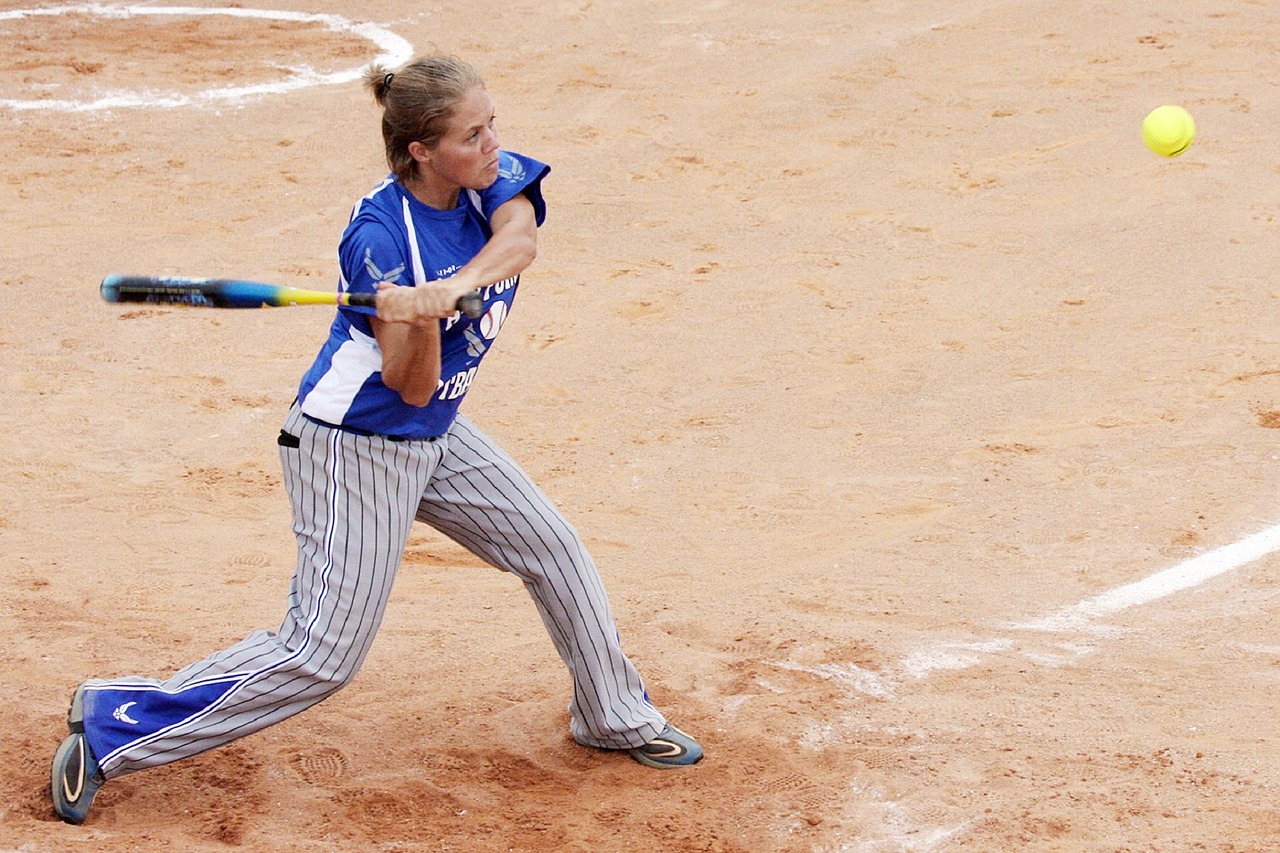 softball women batter free photo