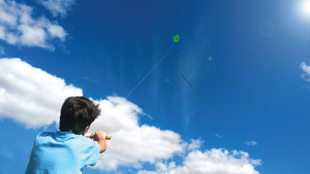 sol kite kid free photo