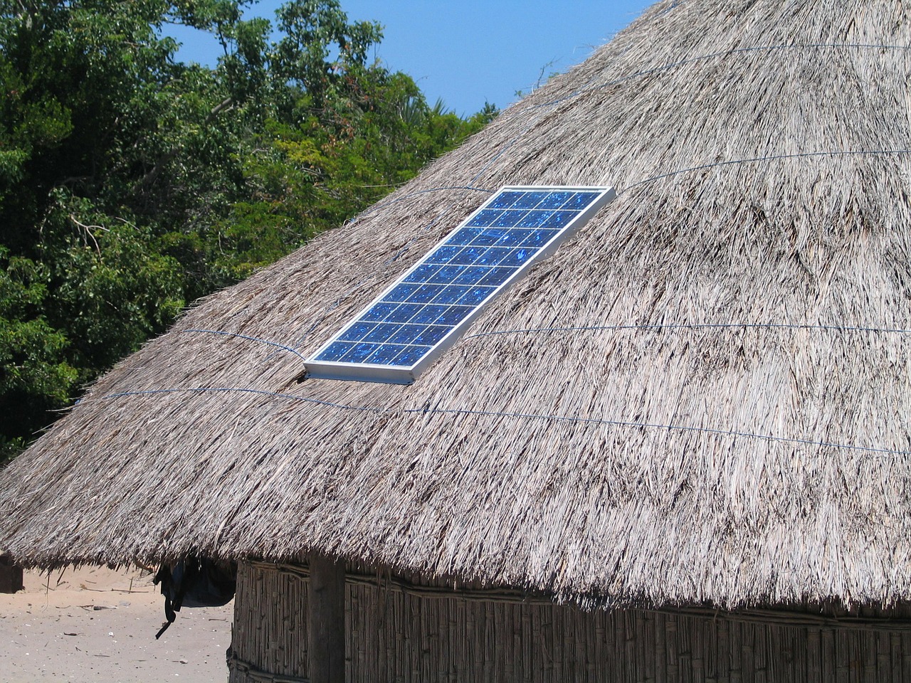 solar panel roof straw free photo