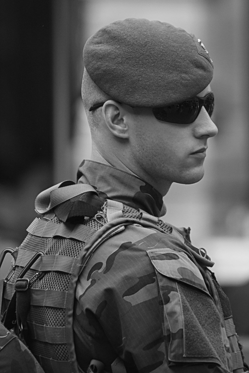 soldier para paracommando free photo