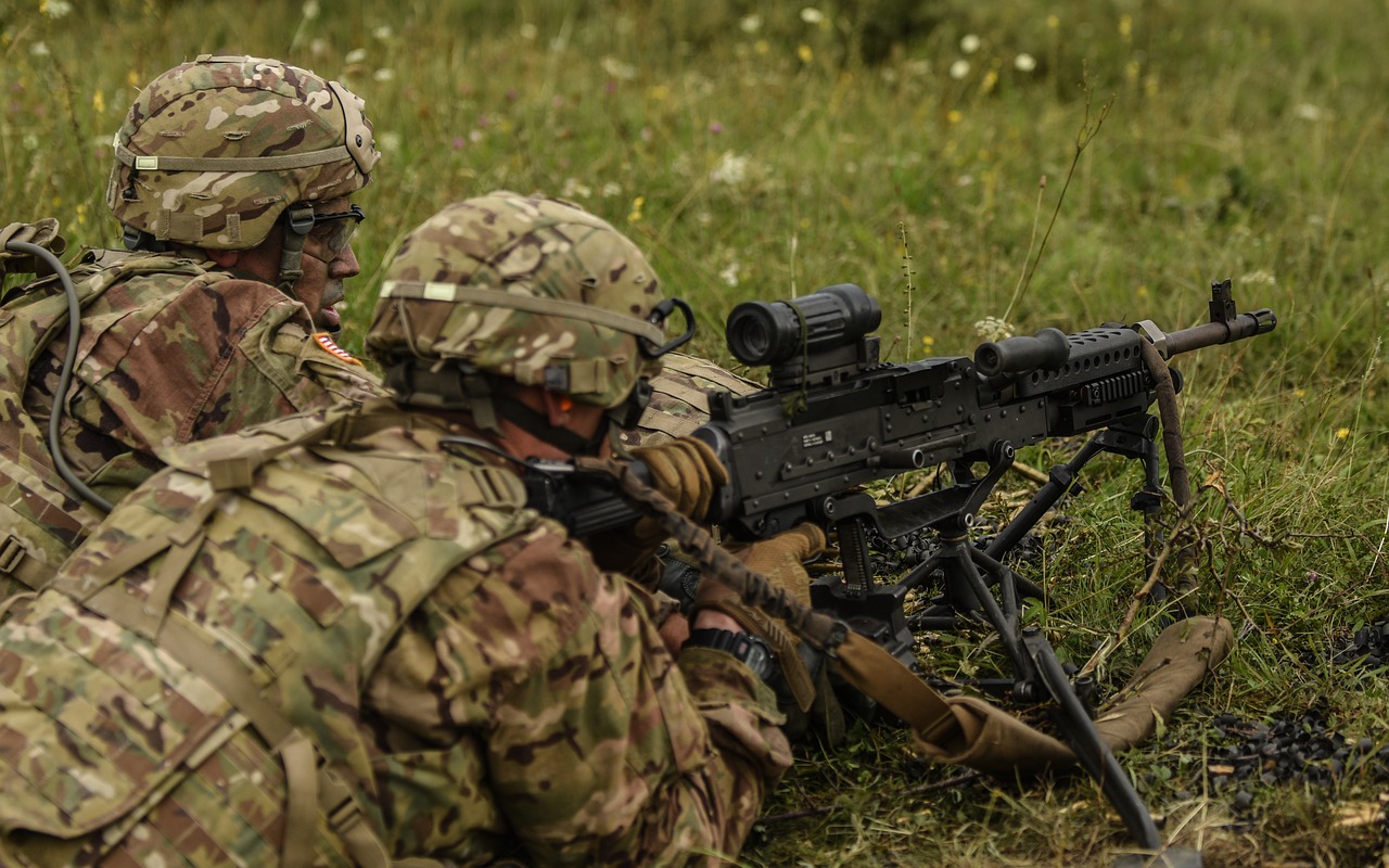 soldier m240b machine gun lmg free photo