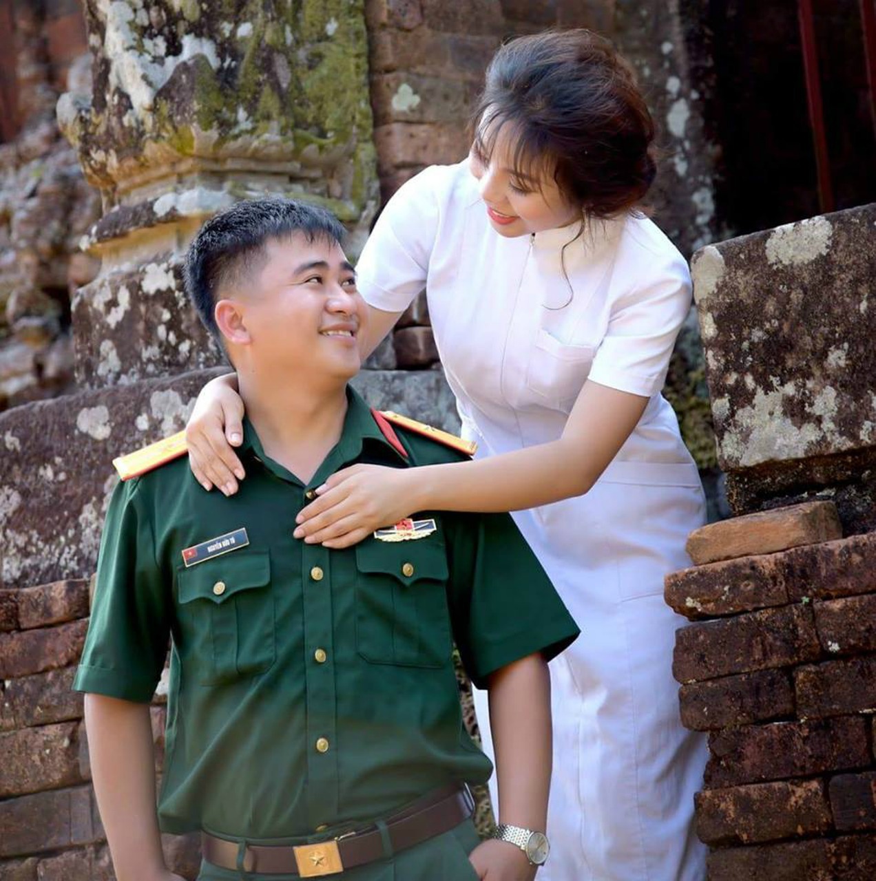 soldier  medicine  couples free photo