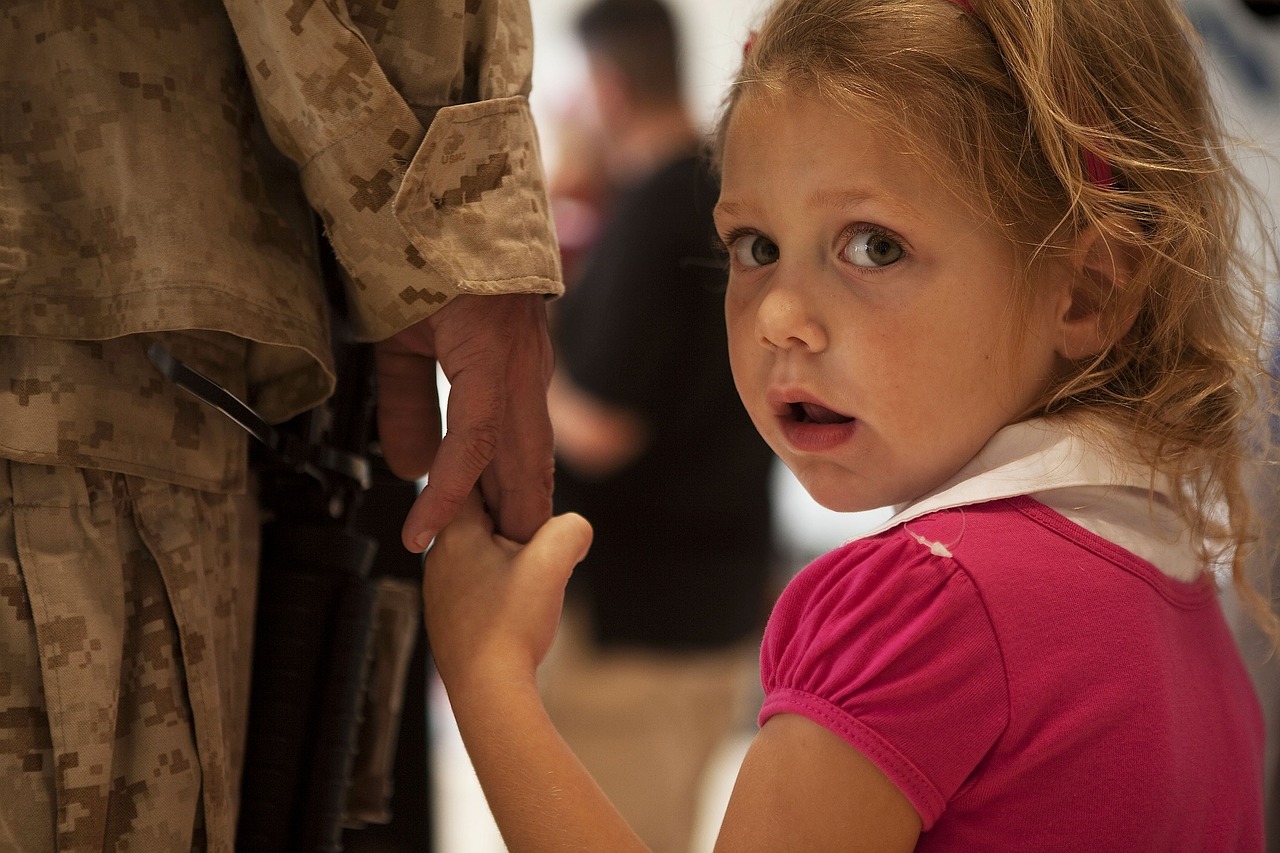 soldier daughter child free photo