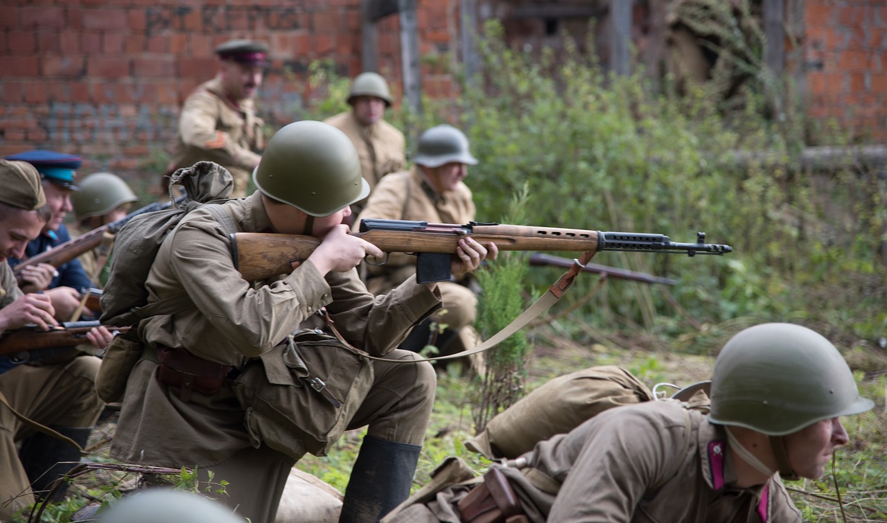 soldiers attack the second world war free photo
