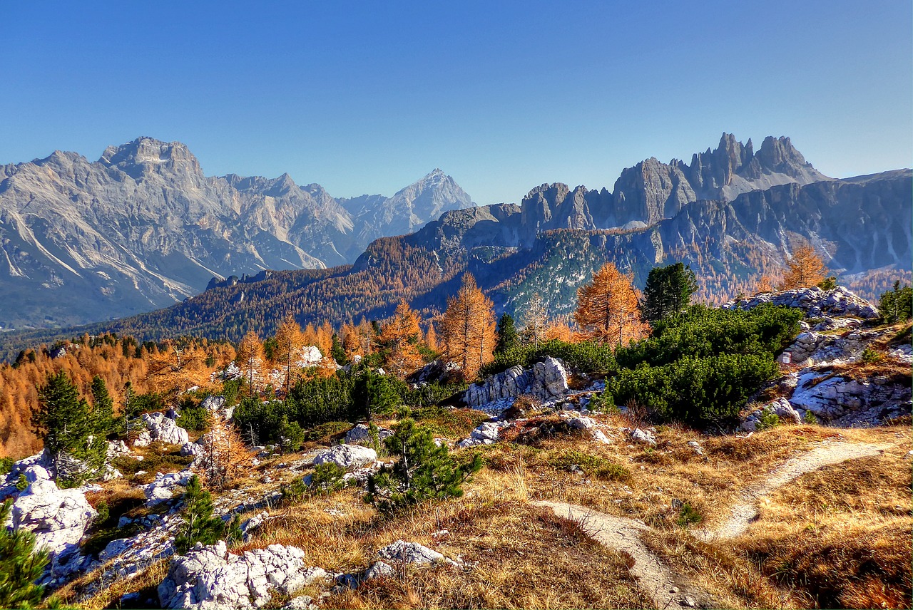 sorapis  croda da lago  dolomites free photo