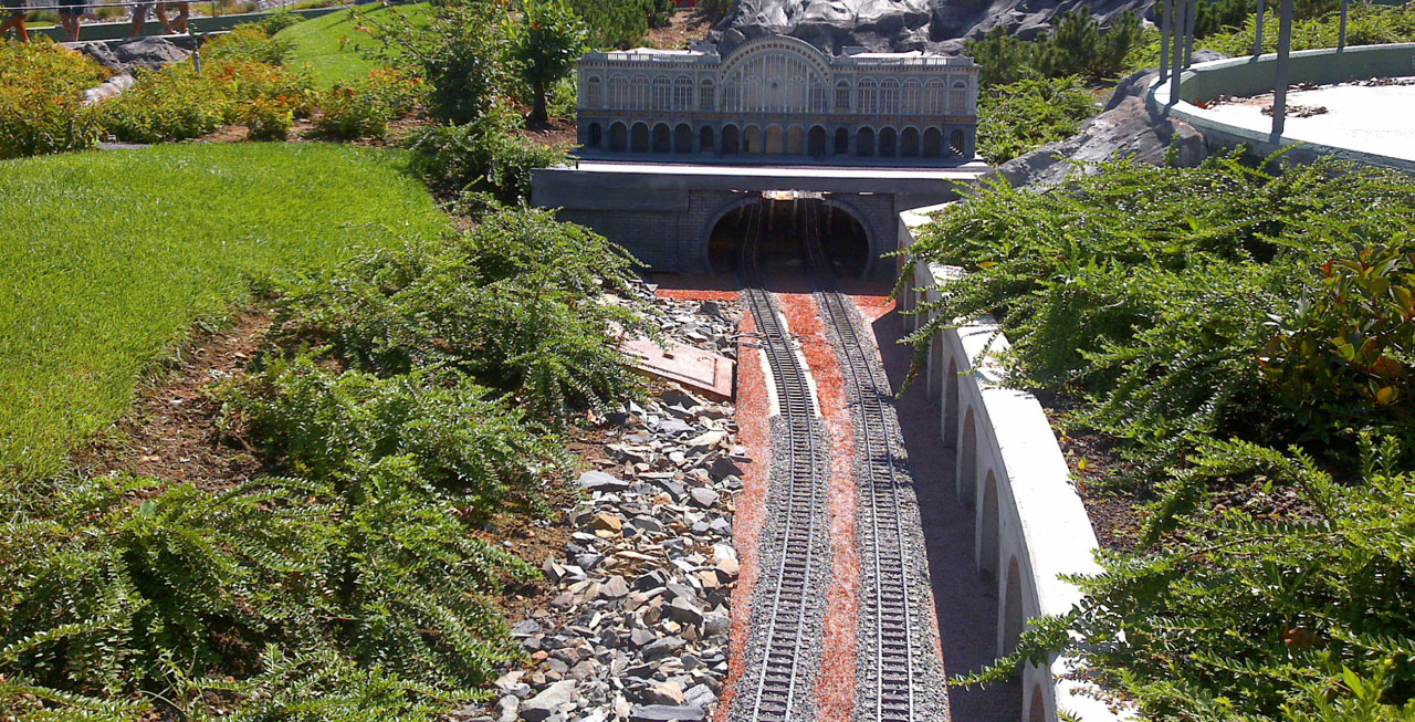 subway train miniland free photo