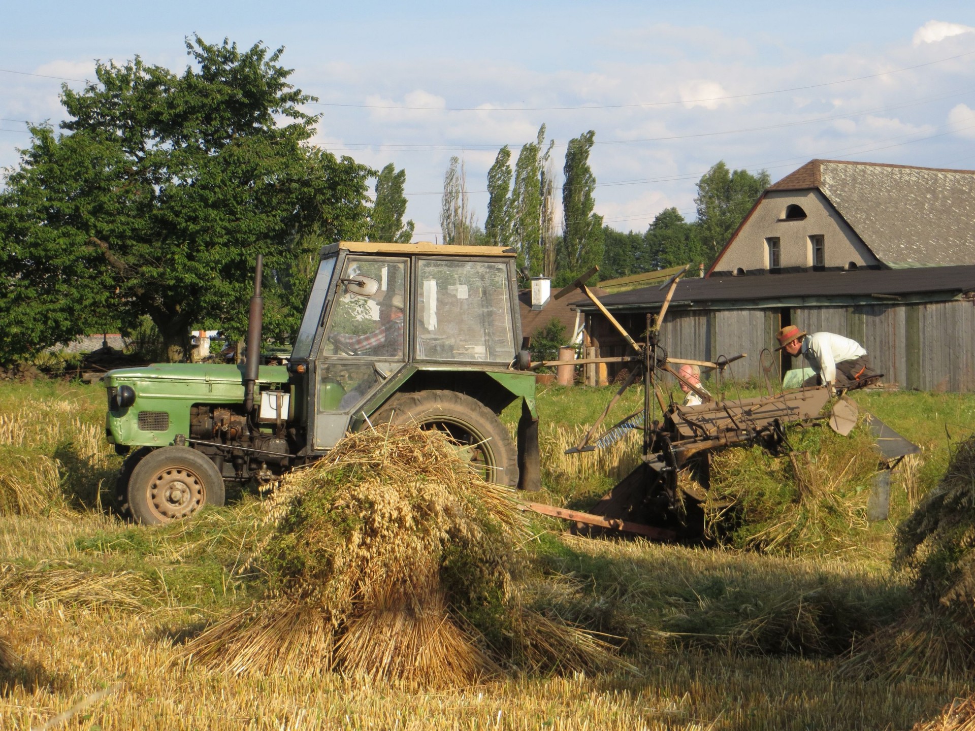 field harvest tractor free photo