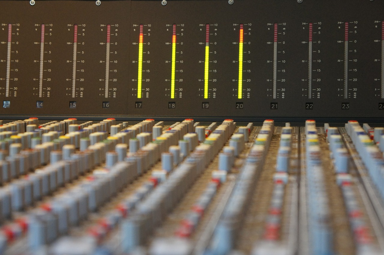 sound studo mixing console free photo