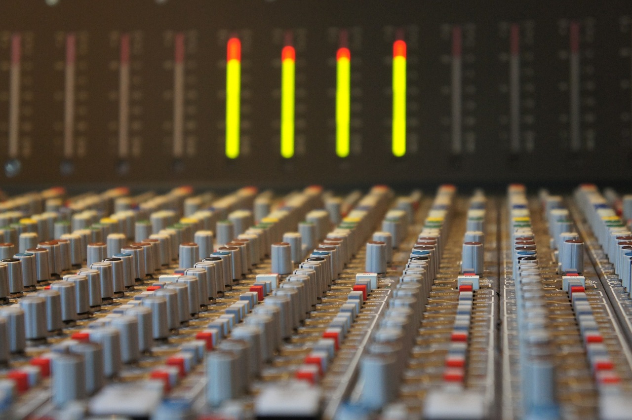 sound studo mixing console free photo