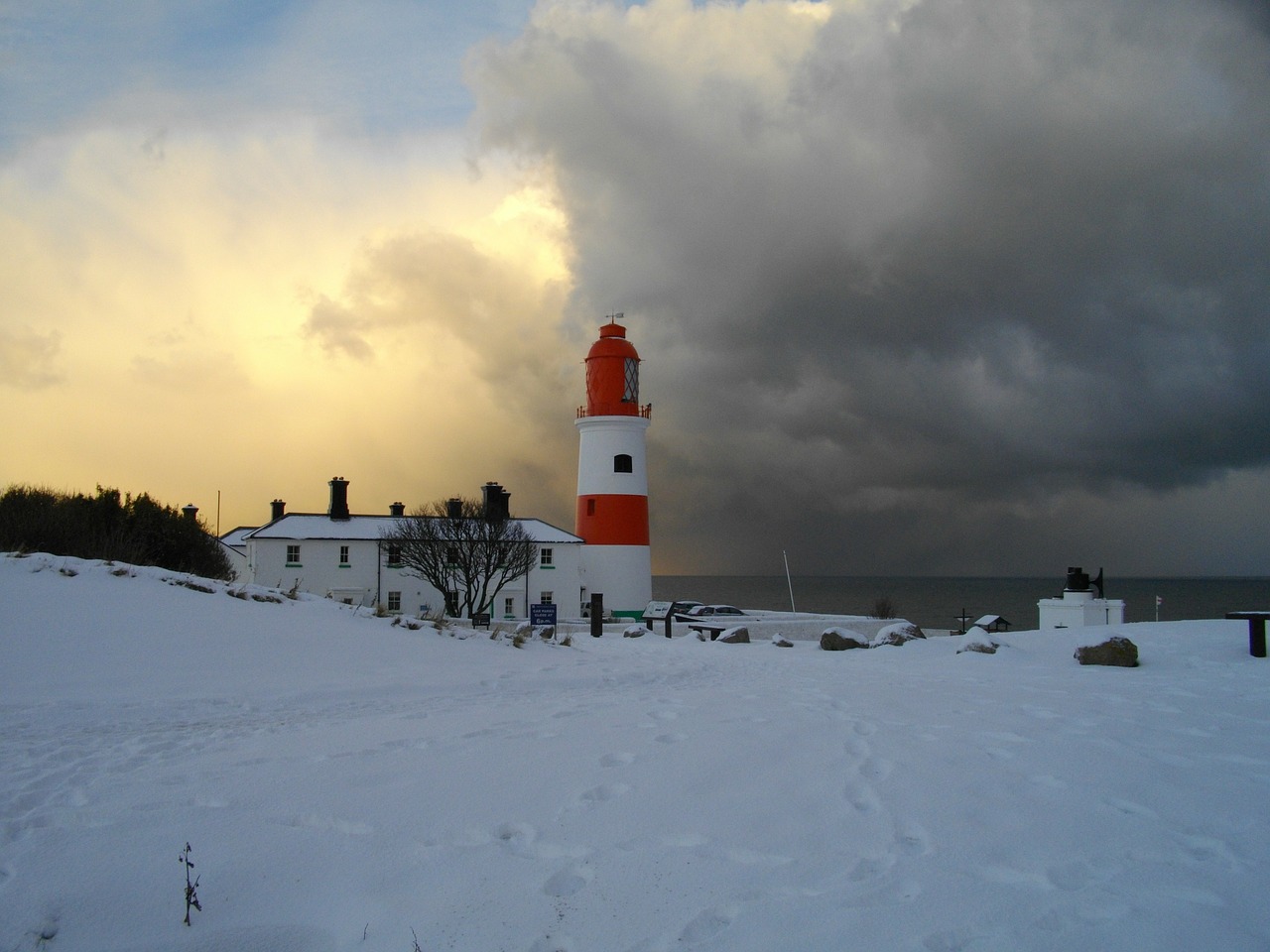 souter lighthouse snow free photo