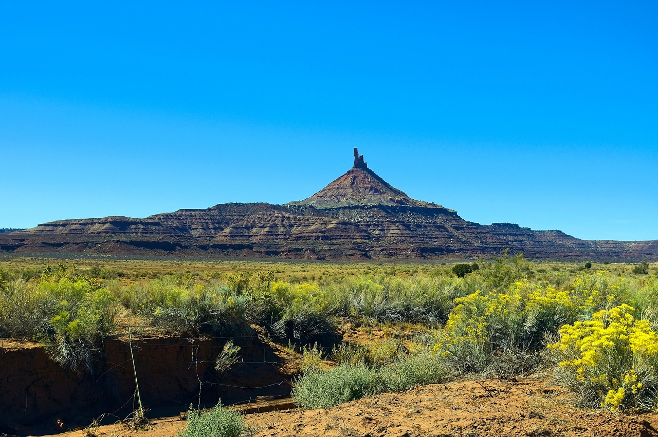 south six-shooter peak  desert  sandstone free photo
