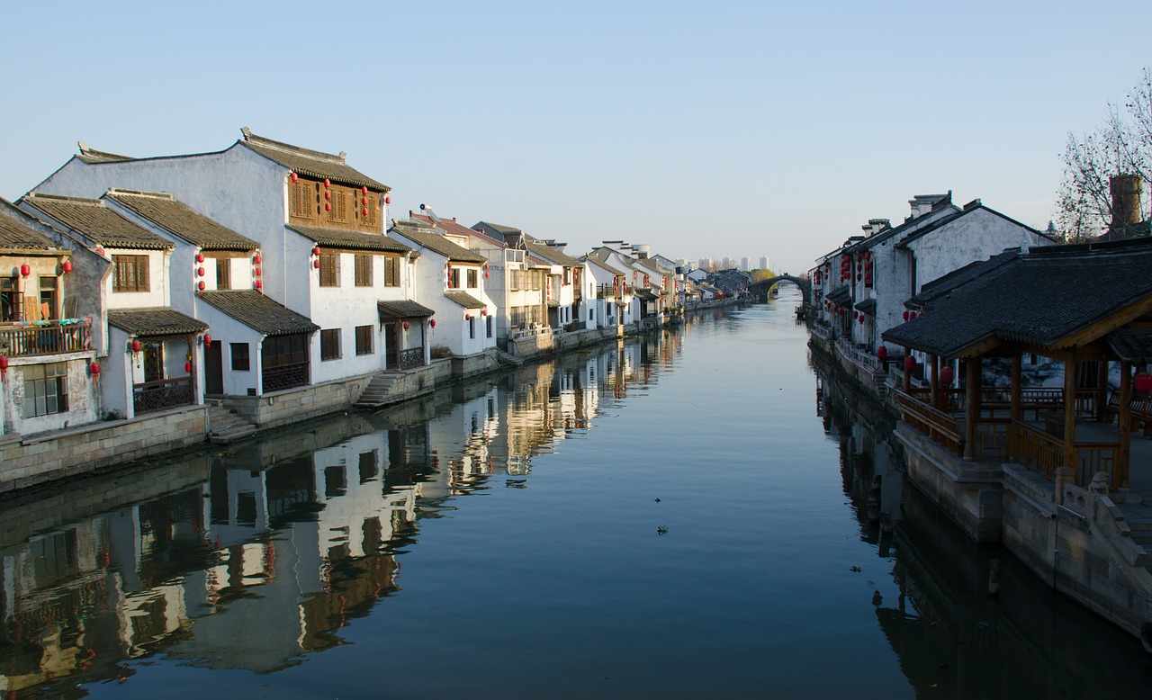 south street the ancient town canal free photo