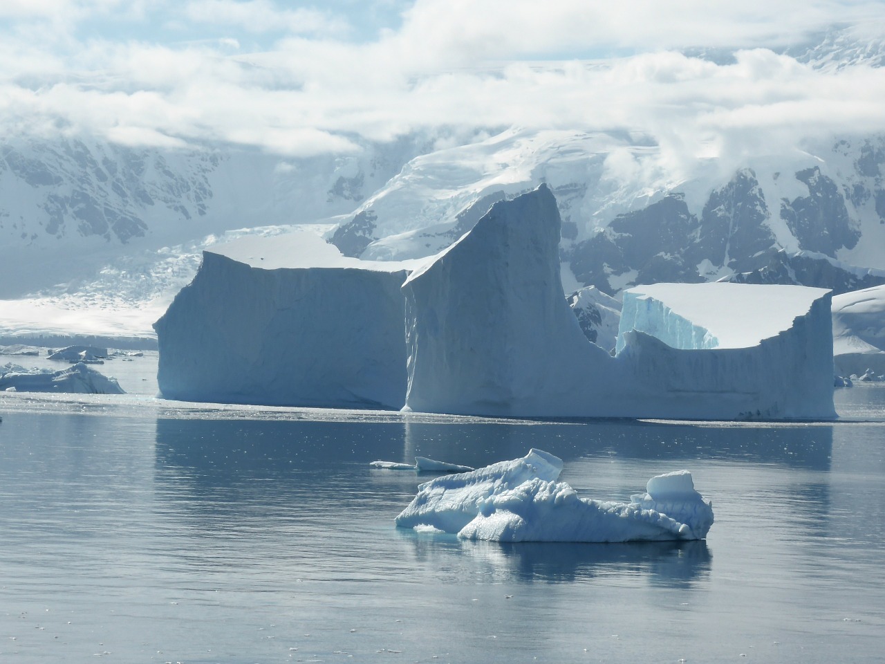 southern ocean ice tabular iceberg free photo