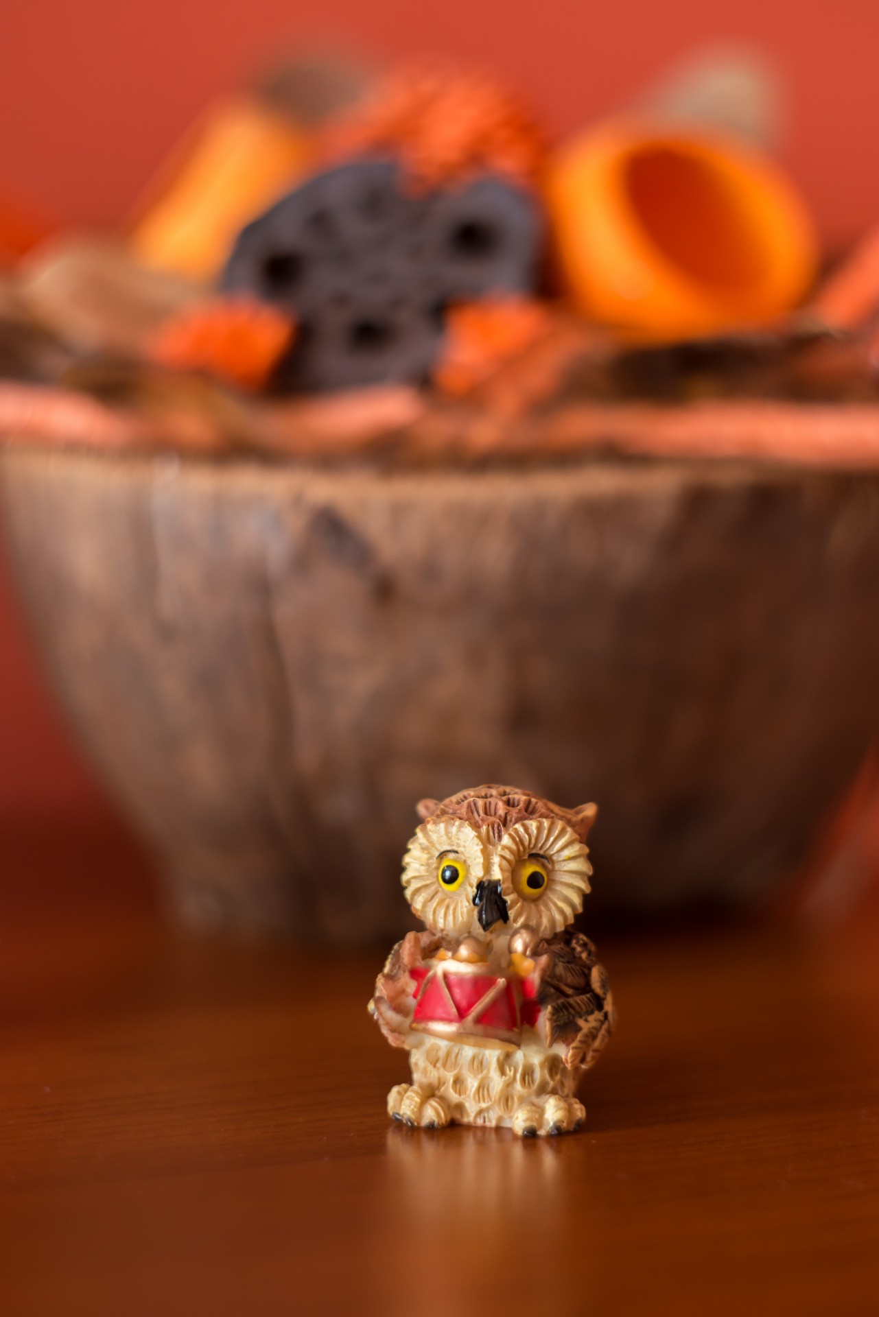 owl figurine bokeh blurry free photo