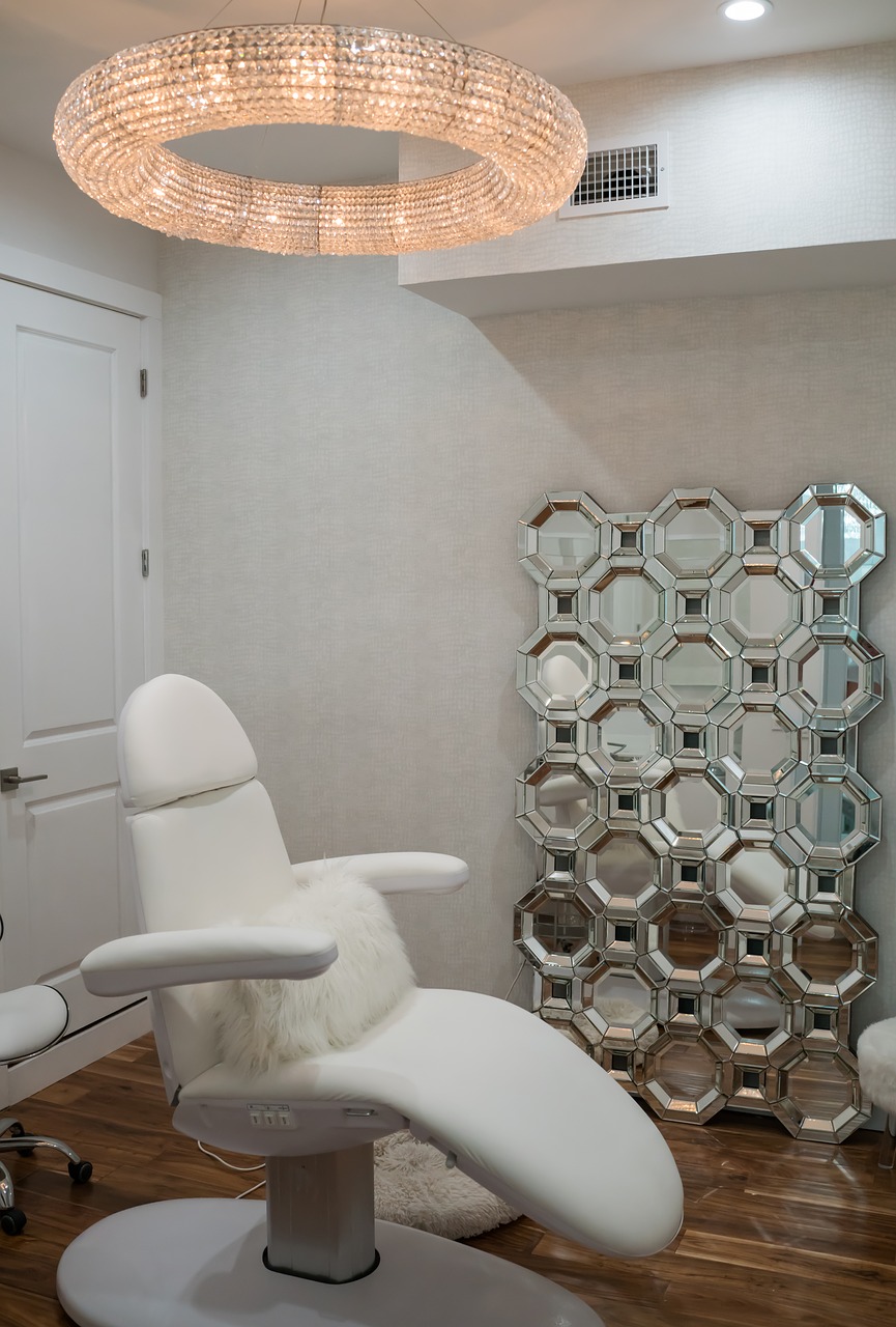 spa  beauty salon  chandelier free photo