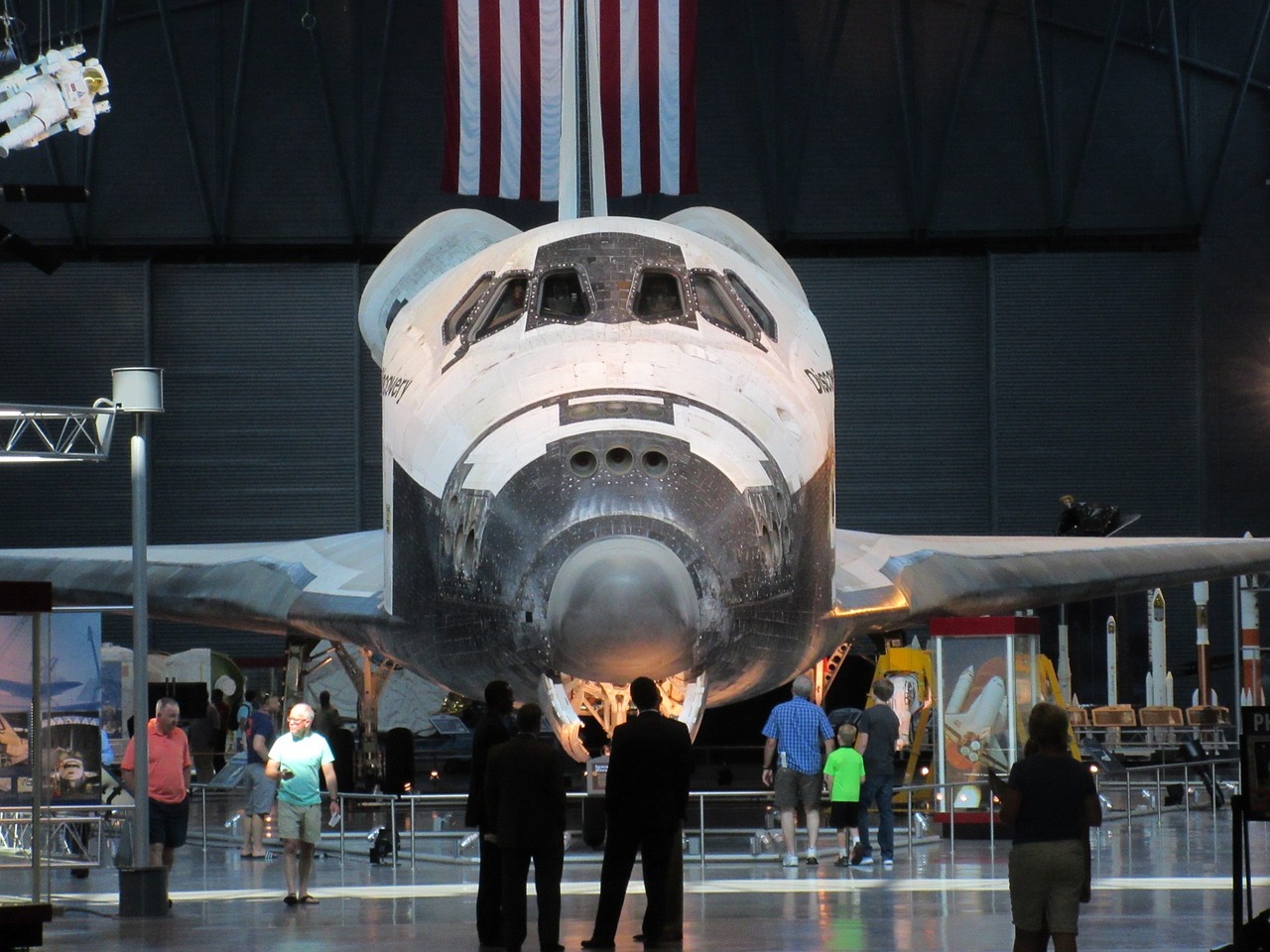 space shuttle discovery exploration free photo