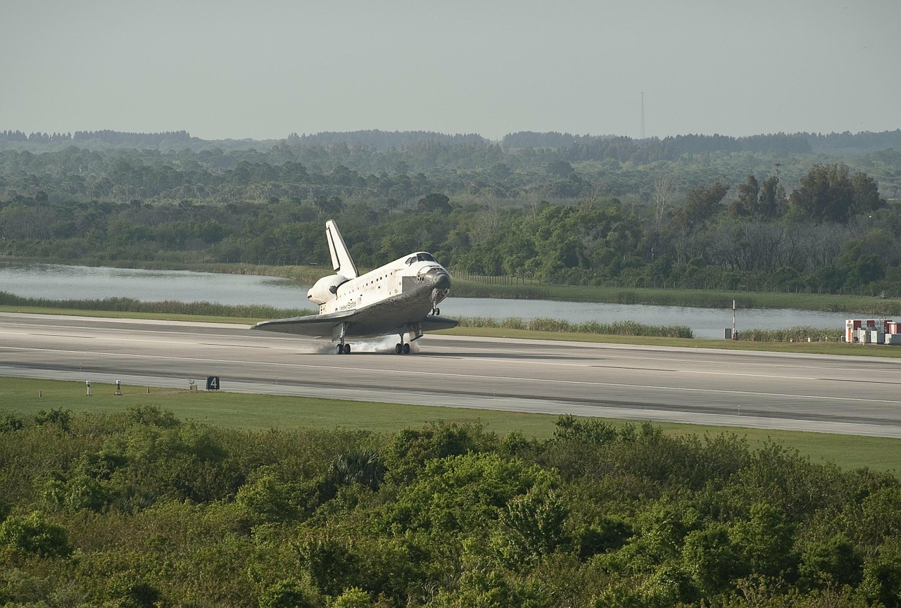 space shuttle landing astronautics free photo