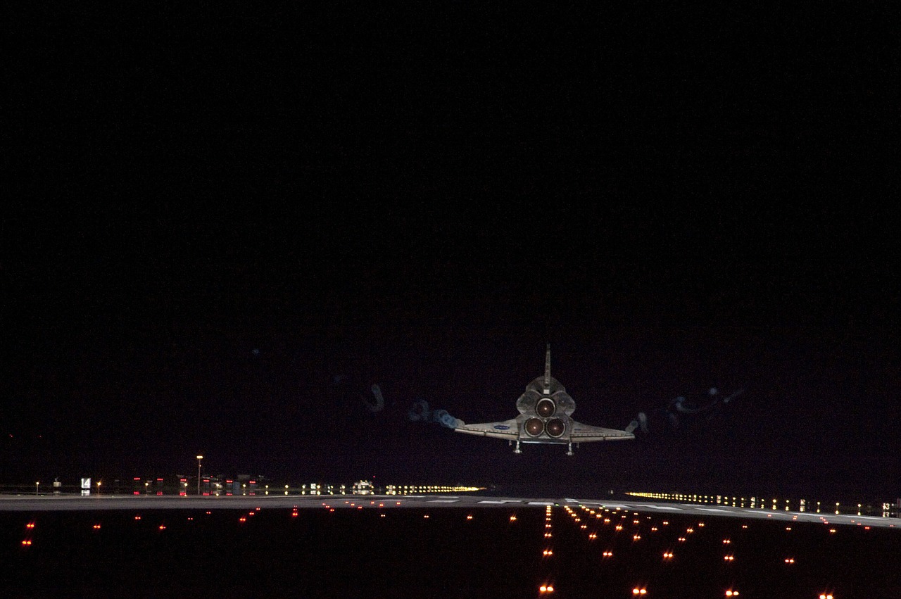 space shuttle endeavour landing night free photo