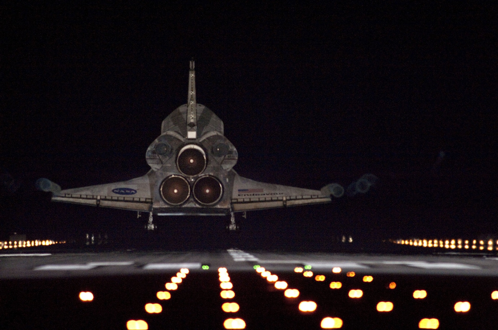 space shuttle endeavour landing lights free photo