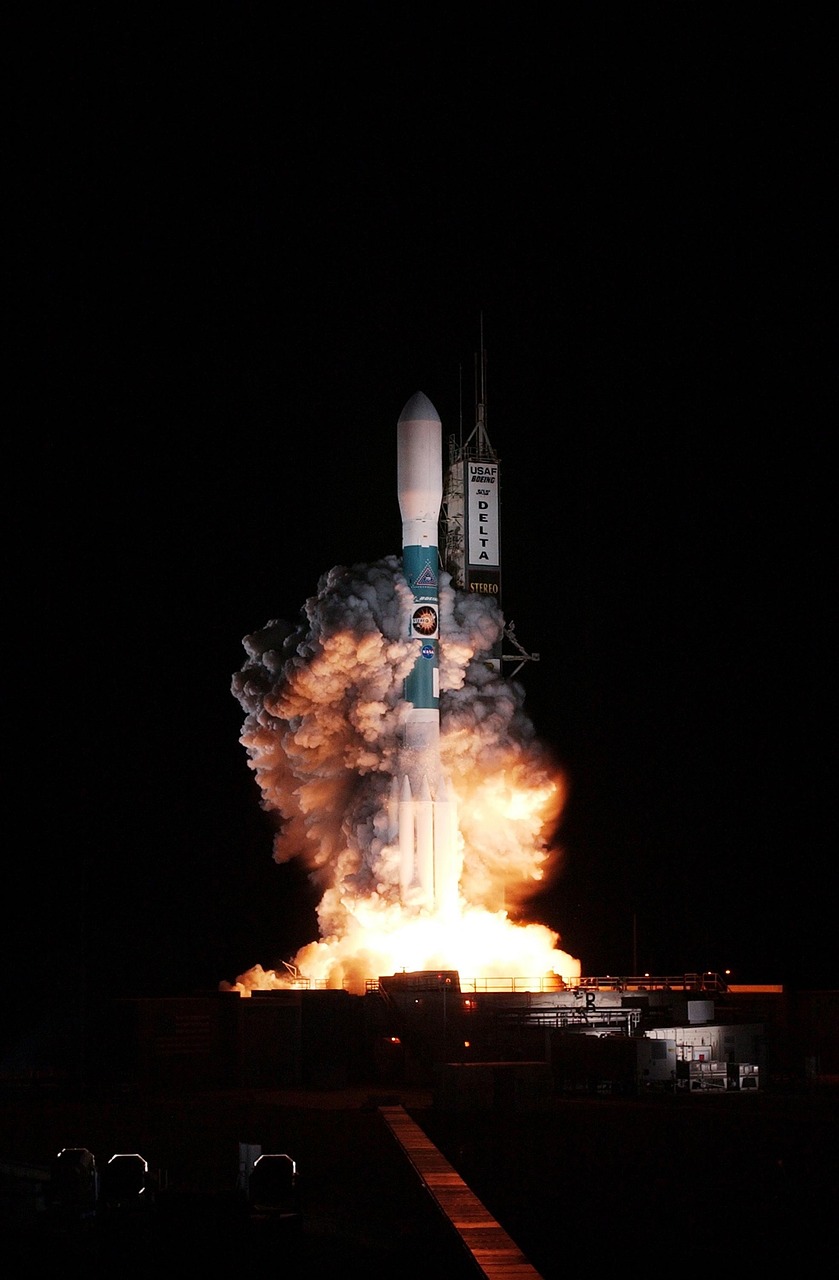 spacecraft liftoff smoke free photo