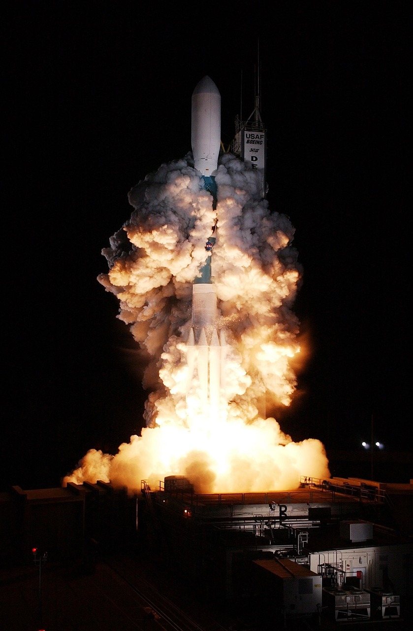 spacecraft liftoff smoke free photo